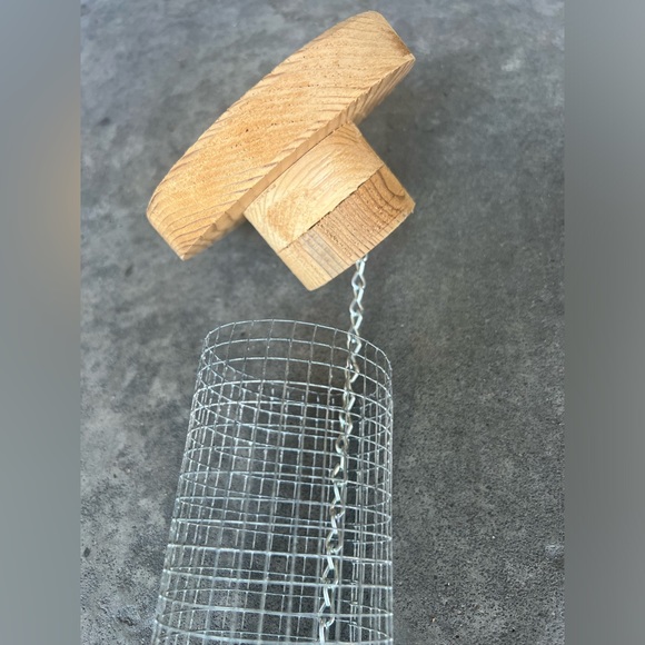 🎉HP🎉NEW!🐦Bird Peanut Feeder w/cedar top, hanging chain. Handcrafted - Picture 5 of 13